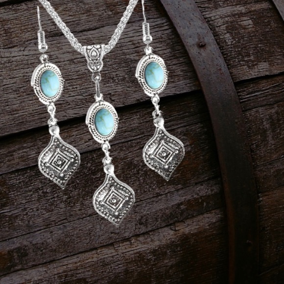Turquoise Set Pendant Necklace & Earrings. Western,Retro,Vintage Jewelry Gifts - Picture 1 of 10
